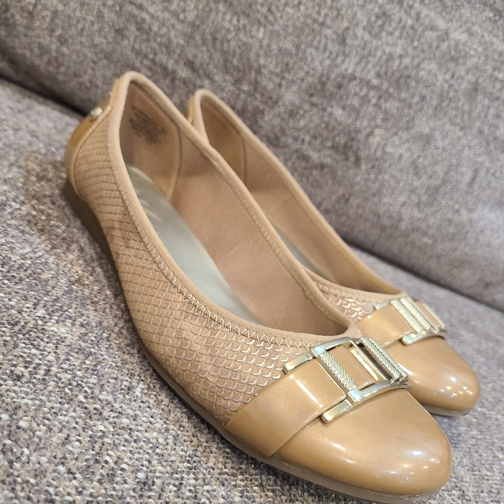 Anne Klein Abandoned Spirt Flat